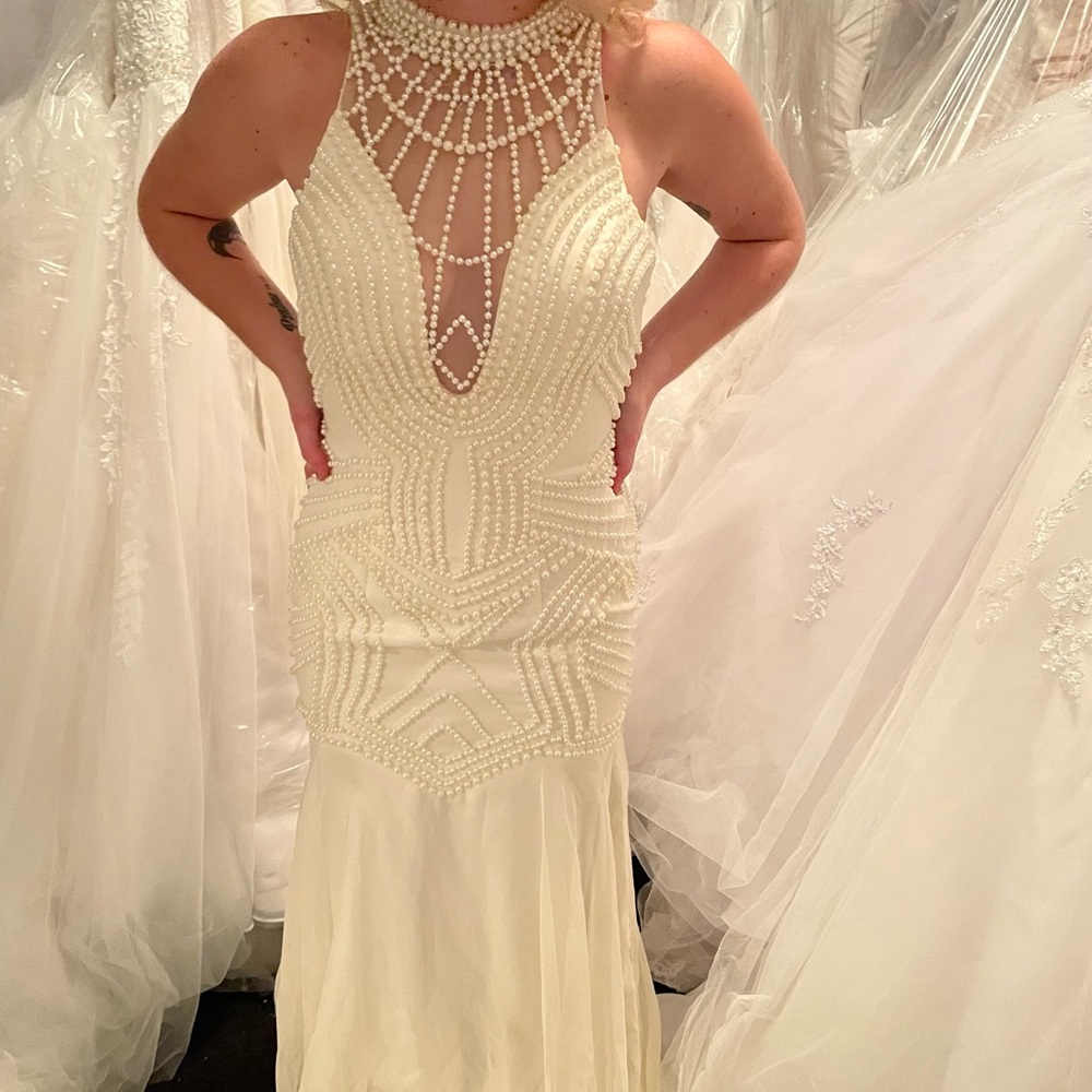 Beaded wedding/formal  dress and veil with pearls Size 2 NWOT Bridess label